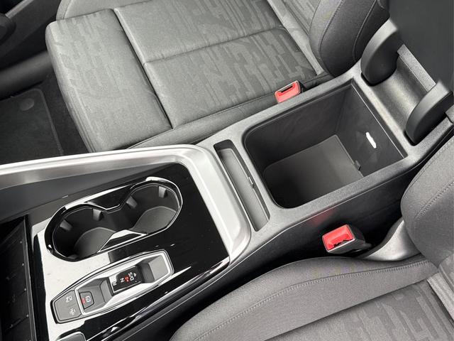 Audi / Q5 / Wei&szlig; / / / QUATTRO+AHK+NAVI+KAMERA+SHZ+PDC+ACC