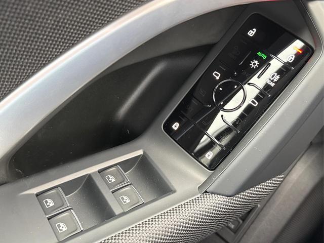 Audi / Q5 / Wei&szlig; / / / QUATTRO+AHK+NAVI+KAMERA+SHZ+PDC+ACC