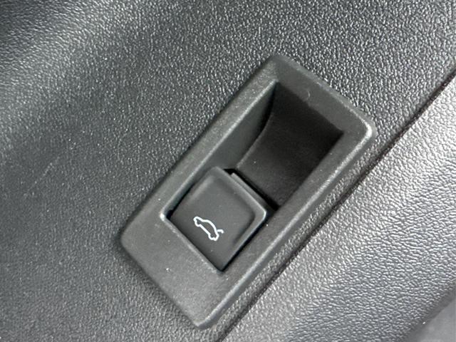 Audi / Q5 / Wei&szlig; / / / QUATTRO+AHK+NAVI+KAMERA+SHZ+PDC+ACC
