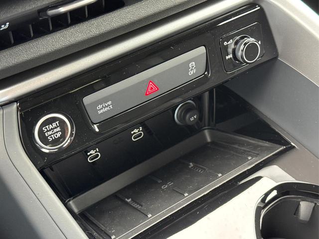 Audi / Q5 / Wei&szlig; / / / QUATTRO+AHK+NAVI+KAMERA+SHZ+PDC+ACC
