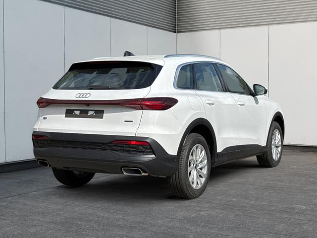 Audi / Q5 / Wei&szlig; / / / QUATTRO+AHK+NAVI+KAMERA+SHZ+PDC+ACC