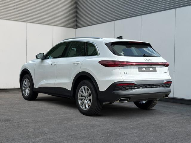 Audi / Q5 / Wei&szlig; / / / QUATTRO+AHK+NAVI+KAMERA+SHZ+PDC+ACC