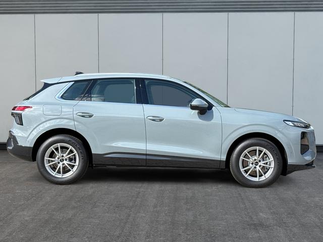 Audi / Q3 / Grau / / / KAMERA+NAVI+PDC+EL.HECKKL.+LED+17LM