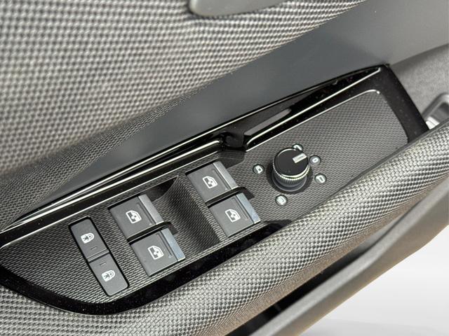 Audi / Q3 Sportback / / / / MJ 2026+NAVI+KAMERA+AHK+PANO+PDC+EL. HECKKL.+LED+18 LM