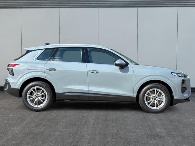 Audi / Q3 / Grau / / / KAMERA+NAVI+PDC+EL.HECKKL.+LED+17LM
