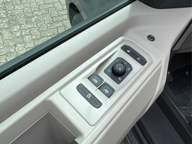 Volkswagen / T7 Multivan / / / / KURZ 7SITZER+MATRIX+AHK+KAMERA+SHZ+17 ALU, Beispielbilder, ggf. teilweise mit Sonderausstattung
