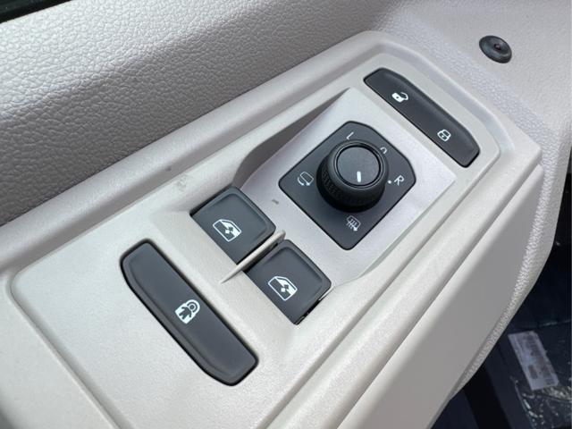 Volkswagen / T7 Multivan / / / / LANG 4x4+7-SITZER+MATRIX+AHK+KAMERA+SHZ+17 ALU, Beispielbilder, ggf. teilweise mit Sonderausstattung