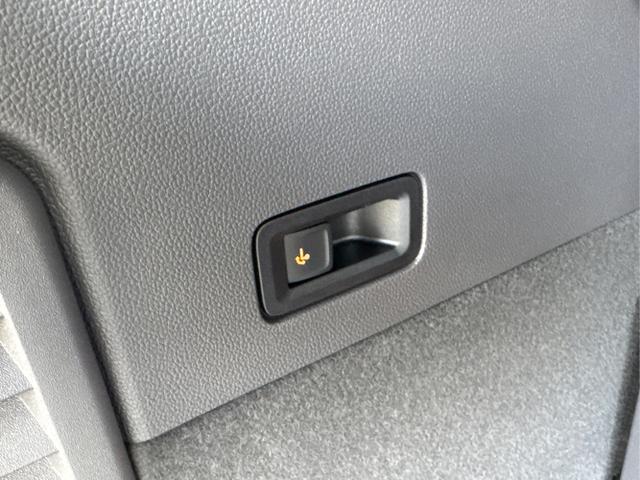 Volkswagen / T7 Multivan / / / / LANG 7SITZER+MATRIX+AHK+KAMERA+SHZ+17 ALU, Beispielbilder, ggf. teilweise mit Sonderausstattung