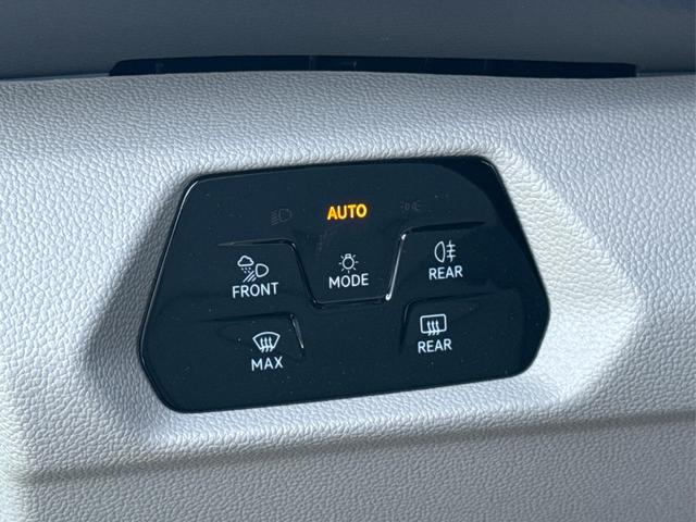 Volkswagen / T7 Multivan / / / / KURZ 4x4+7-SITZER+MATRIX+AHK+KAMERA+SHZ+17 ALU, Beispielbilder, ggf. teilweise mit Sonderausstattung