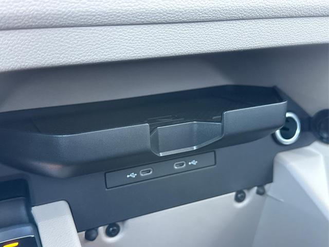 Volkswagen / T7 Multivan / / / / KURZ 4x4+7-SITZER+MATRIX+AHK+KAMERA+SHZ+17 ALU, Beispielbilder, ggf. teilweise mit Sonderausstattung