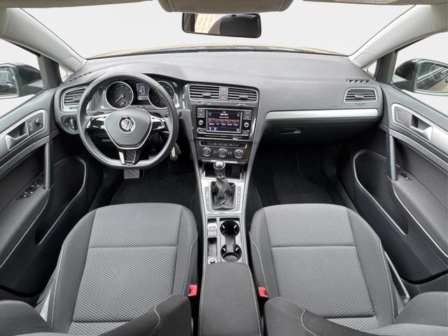 Volkswagen / Golf / Schwarz / / / PDC+TEMPOMAT+CLIMATRONIC