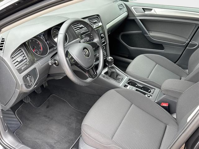 Volkswagen / Golf / Schwarz / / / PDC+TEMPOMAT+CLIMATRONIC