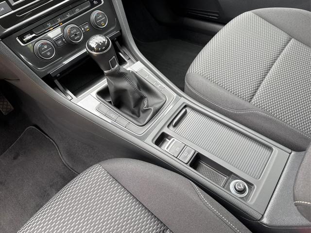 Volkswagen / Golf / Schwarz / / / PDC+TEMPOMAT+CLIMATRONIC