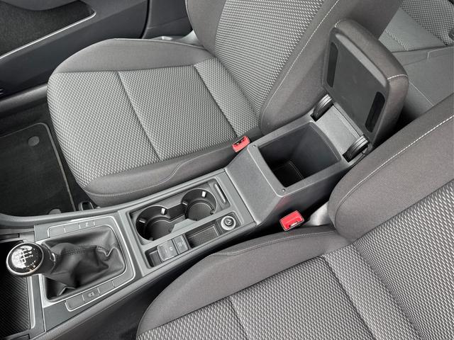 Volkswagen / Golf / Schwarz / / / PDC+TEMPOMAT+CLIMATRONIC