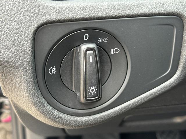 Volkswagen / Golf / Schwarz / / / PDC+TEMPOMAT+CLIMATRONIC