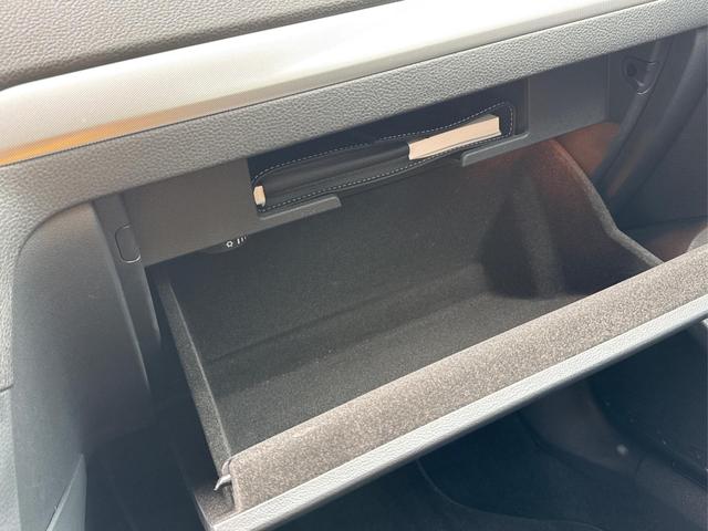 Volkswagen / Golf / Schwarz / / / PDC+TEMPOMAT+CLIMATRONIC