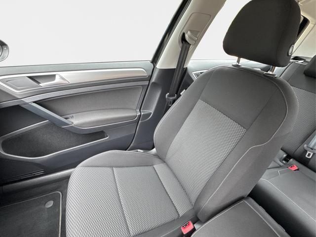 Volkswagen / Golf / Schwarz / / / PDC+TEMPOMAT+CLIMATRONIC