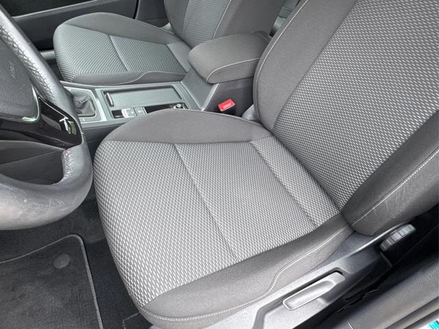 Volkswagen / Golf / Schwarz / / / PDC+TEMPOMAT+CLIMATRONIC