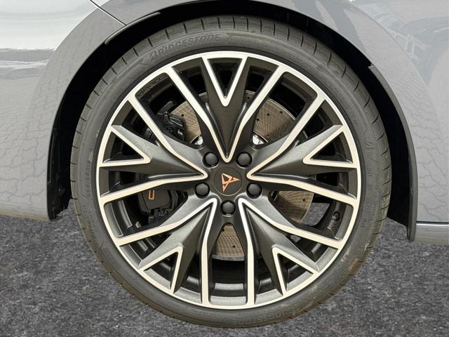 Cupra / Leon / Grau / / / NAVI+KAMERA+KESSY+MEMORY+SHZ+ACC+PDC+LED+19 ALU, Beispielbilder, ggf. teilweise mit Sonderausstattung