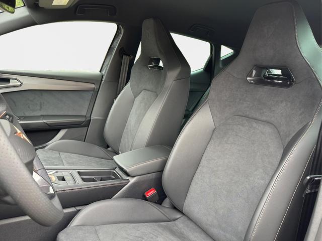 Cupra / Leon / Grau / / / NAVI+KAMERA+KESSY+MEMORY+SHZ+ACC+PDC+LED+19 ALU, Beispielbilder, ggf. teilweise mit Sonderausstattung