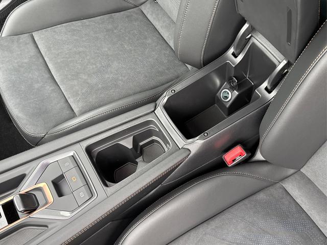 Cupra / Leon / Grau / / / NAVI+KAMERA+KESSY+MEMORY+SHZ+ACC+PDC+LED+19 ALU, Beispielbilder, ggf. teilweise mit Sonderausstattung