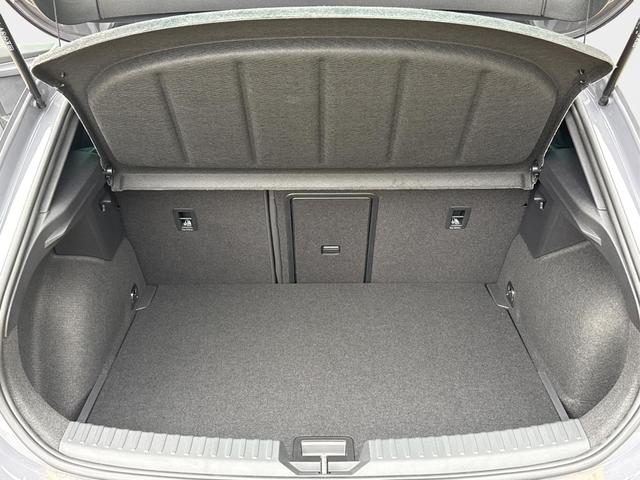 Cupra / Leon / Grau / / / NAVI+KAMERA+KESSY+MEMORY+SHZ+ACC+PDC+LED+19 ALU, Beispielbilder, ggf. teilweise mit Sonderausstattung