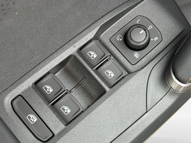 Cupra / Leon / Grau / / / NAVI+KAMERA+KESSY+MEMORY+SHZ+ACC+PDC+LED+19 ALU, Beispielbilder, ggf. teilweise mit Sonderausstattung