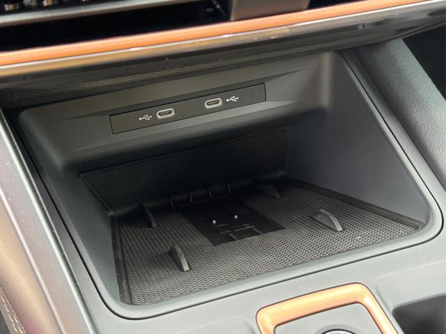 Cupra / Leon / Grau / / / NAVI+KAMERA+KESSY+MEMORY+SHZ+ACC+PDC+LED+19 ALU, Beispielbilder, ggf. teilweise mit Sonderausstattung