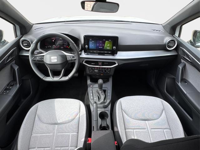 Seat / Arona / / / / KAMERA+PDC+LED+18 ALU+ACC, Bild dient zur Illustration und zeigt aufpreispflichtige Sonderausstattung. "Die Herstellergarantie beginnt bei EU-Fahrzeugen bereits bei Auslieferung vom ausl&auml;ndischen Lieferanten und kann um mehr als 14 Tage verk&uuml;rzt sein.