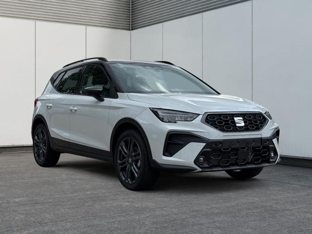 Seat / Arona / / / / KAMERA+PDC+LED+18 ALU+ACC, Bild dient zur Illustration und zeigt aufpreispflichtige Sonderausstattung. "Die Herstellergarantie beginnt bei EU-Fahrzeugen bereits bei Auslieferung vom ausl&auml;ndischen Lieferanten und kann um mehr als 14 Tage verk&uuml;rzt sein.