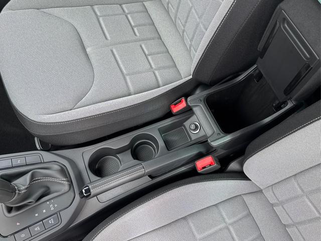 Seat / Arona / / / / KAMERA+PDC+LED+18 ALU+ACC, Bild dient zur Illustration und zeigt aufpreispflichtige Sonderausstattung. "Die Herstellergarantie beginnt bei EU-Fahrzeugen bereits bei Auslieferung vom ausl&auml;ndischen Lieferanten und kann um mehr als 14 Tage verk&uuml;rzt sein.