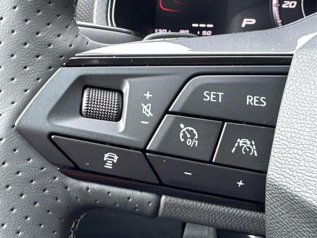 Seat / Arona / / / / KAMERA+PDC+LED+18 ALU+ACC, Bild dient zur Illustration und zeigt aufpreispflichtige Sonderausstattung. "Die Herstellergarantie beginnt bei EU-Fahrzeugen bereits bei Auslieferung vom ausl&auml;ndischen Lieferanten und kann um mehr als 14 Tage verk&uuml;rzt sein.