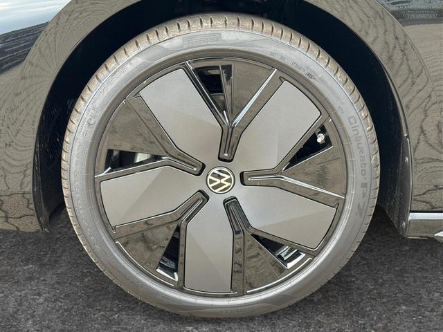 Volkswagen / Passat Variant / / / / LEDER+PANO+AHK+MATRIX+eHK+360 KAM+NAVI+HUD, Beispielbilder, ggf. teilweise mit Sonderausstattung