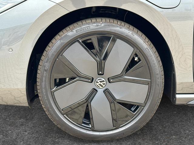 Volkswagen / Passat Variant / / / / LEDER+PANO+AHK+MATRIX+eHK+360 KAM+NAVI+HUD, Beispielbilder, ggf. teilweise mit Sonderausstattung