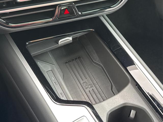 Volkswagen / Passat Variant / / / / LEDER+PANO+AHK+MATRIX+eHK+360 KAM+NAVI+HUD, Beispielbilder, ggf. teilweise mit Sonderausstattung