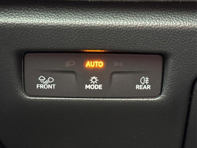 Volkswagen / Passat Variant / / / / LEDER+PANO+AHK+MATRIX+eHK+360 KAM+NAVI+HUD, Beispielbilder, ggf. teilweise mit Sonderausstattung