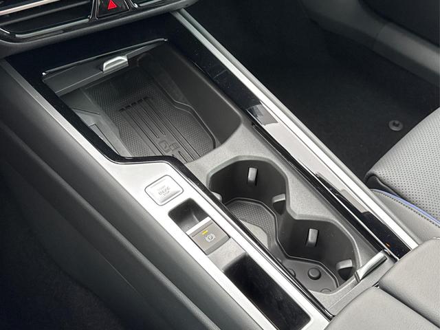 Volkswagen / Passat Variant / / / / LEDER+PANO+AHK+MATRIX+eHK+360 KAM+NAVI+HUD, Beispielbilder, ggf. teilweise mit Sonderausstattung