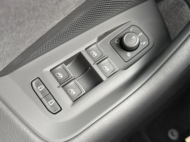 Volkswagen / Passat Variant / / / / LEDER+PANO+AHK+MATRIX+eHK+360 KAM+NAVI+HUD, Beispielbilder, ggf. teilweise mit Sonderausstattung