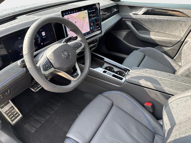 Volkswagen / Passat Variant / / / / LEDER+PANO+AHK+MATRIX+eHK+360 KAM+NAVI+HUD, Beispielbilder, ggf. teilweise mit Sonderausstattung
