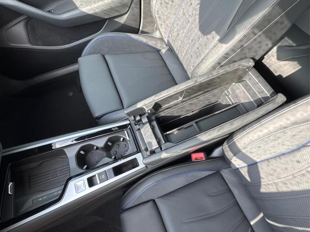 Volkswagen / Passat Variant / / / / LEDER+PANO+AHK+MATRIX+eHK+360 KAM+NAVI+HUD, Beispielbilder, ggf. teilweise mit Sonderausstattung