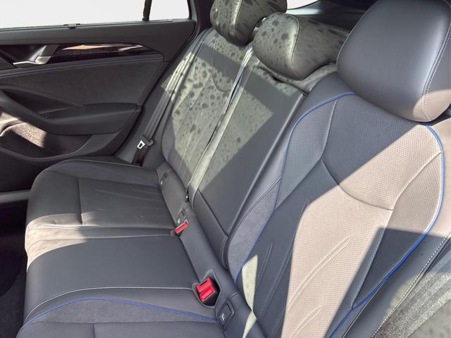 Volkswagen / Passat Variant / / / / LEDER+PANO+AHK+MATRIX+eHK+360 KAM+NAVI+HUD, Beispielbilder, ggf. teilweise mit Sonderausstattung