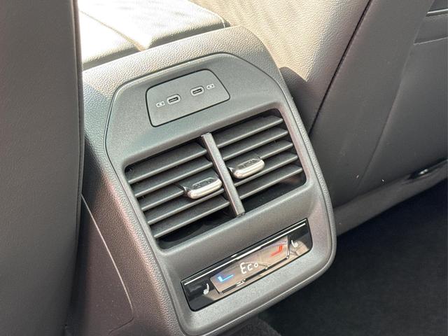 Volkswagen / Passat Variant / / / / LEDER+PANO+AHK+MATRIX+eHK+360 KAM+NAVI+HUD, Beispielbilder, ggf. teilweise mit Sonderausstattung