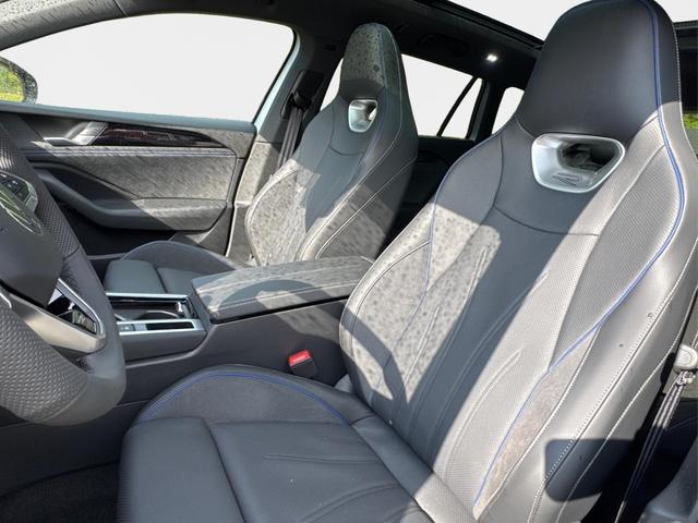 Volkswagen / Passat Variant / / / / LEDER+PANO+AHK+MATRIX+eHK+360 KAM+NAVI+HUD, Beispielbilder, ggf. teilweise mit Sonderausstattung
