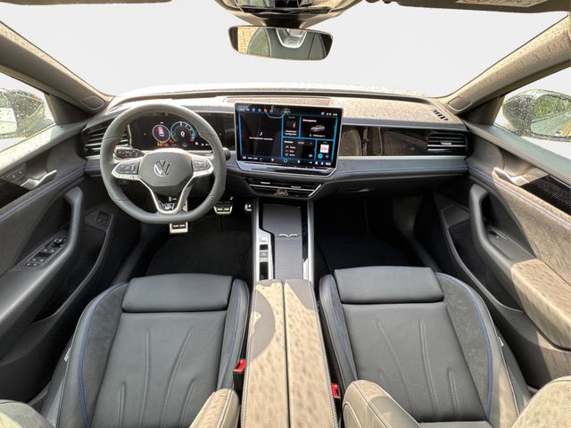 Volkswagen / Passat Variant / / / / LEDER+PANO+AHK+MATRIX+eHK+360 KAM+NAVI+HUD, Beispielbilder, ggf. teilweise mit Sonderausstattung