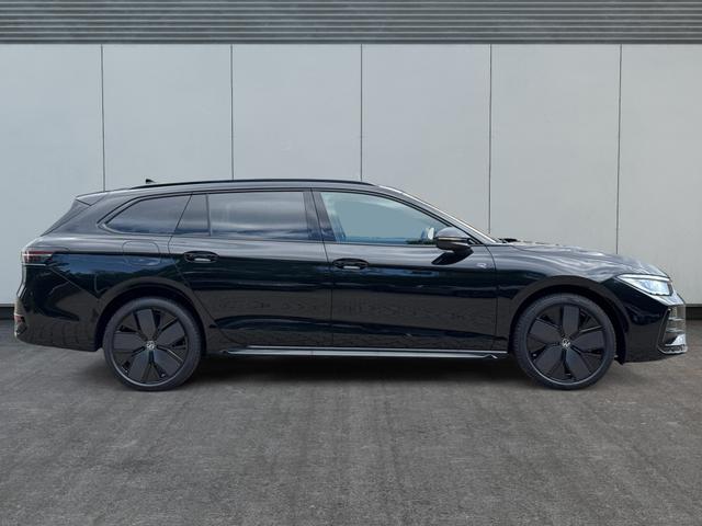 Volkswagen / Passat Variant / / / / LEDER+PANO+AHK+MATRIX+eHK+360 KAM+NAVI+HUD, Beispielbilder, ggf. teilweise mit Sonderausstattung