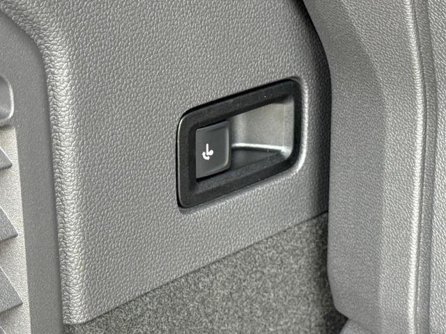 Volkswagen / T7 Multivan / / / / KURZ 7SITZER+MATRIX+AHK+KAMERA+SHZ+17 ALU, Beispielbilder, ggf. teilweise mit Sonderausstattung