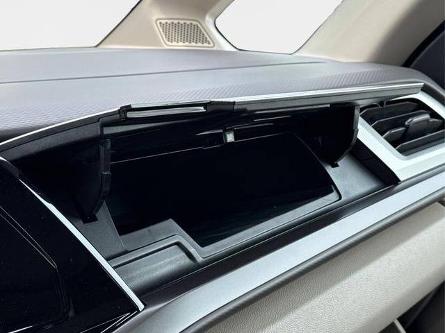 Volkswagen / T7 Multivan / / / / KURZ 7SITZER+MATRIX+AHK+KAMERA+SHZ+17 ALU, Beispielbilder, ggf. teilweise mit Sonderausstattung
