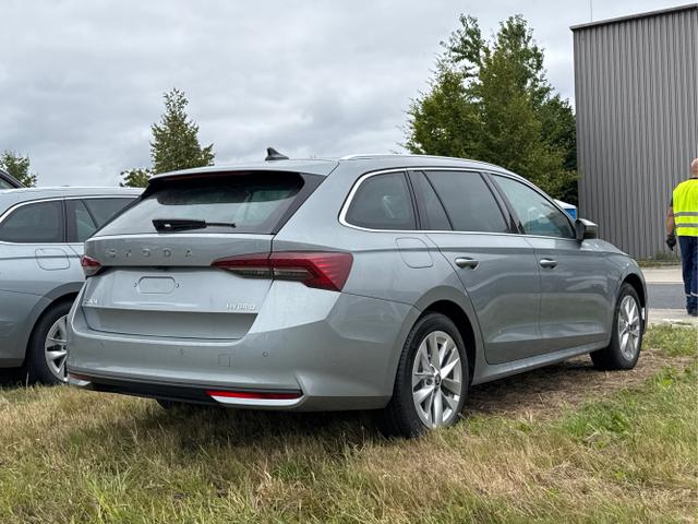Skoda / Octavia Combi / Silber / / / ACC+AHK+eHK+KAM+PDC+LED+17ALU+SHZ, Beispielbilder, ggf. teilweise mit Sonderausstattung