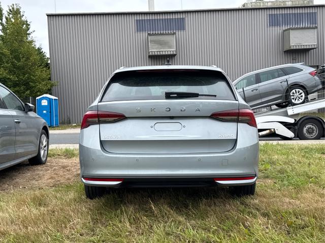 Skoda / Octavia Combi / Silber / / / ACC+AHK+eHK+KAM+PDC+LED+17ALU+SHZ, Beispielbilder, ggf. teilweise mit Sonderausstattung