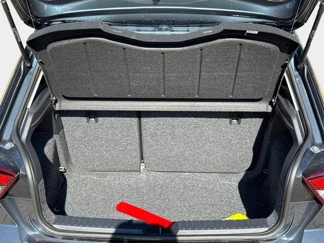 Seat / Ibiza / Grau / / / SHZ+FULL LINK+KLIMA+PDC+LED+15 ALU+TEMPOMAT
